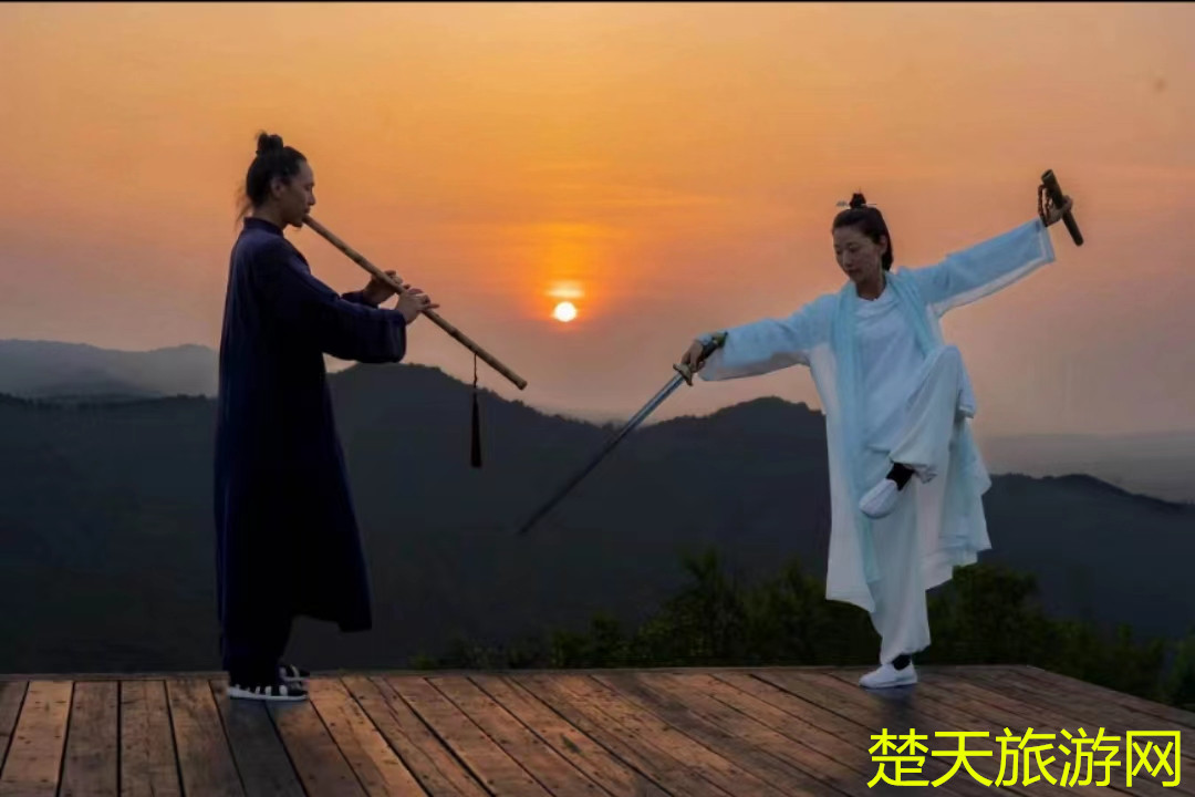 武當山張小麗合影_副本.jpg 武當山張小麗合影_副本.jpg
