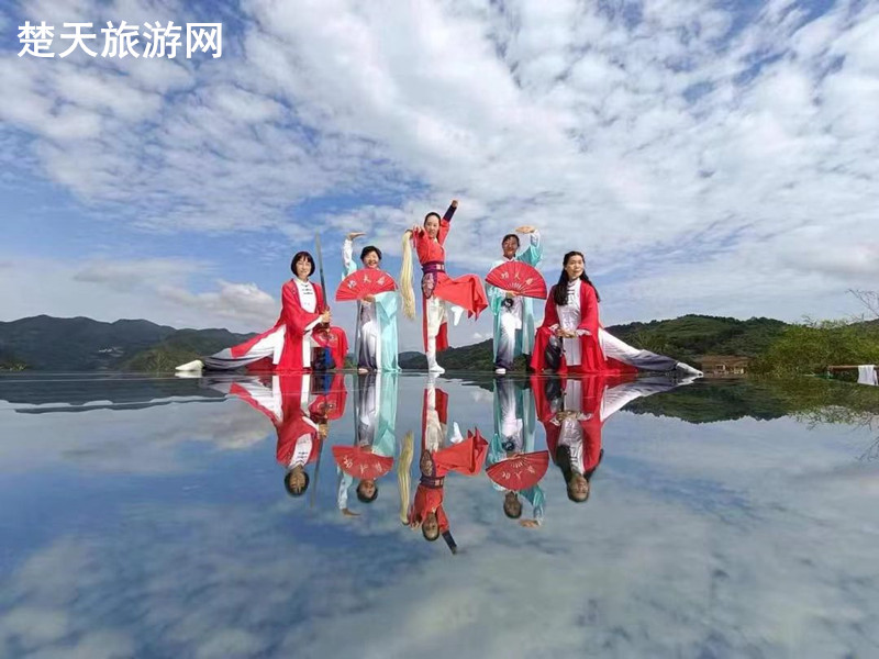 圣水湖天空之境_副本.jpg 圣水湖天空之境_副本.jpg